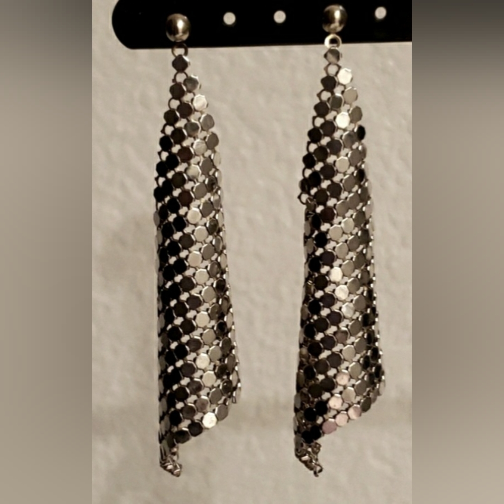 VINTAGE SILVER TONE MESH DANGLING EARRINGS